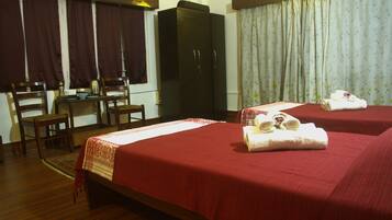 3 bedrooms, iron/ironing board, WiFi, bed sheets