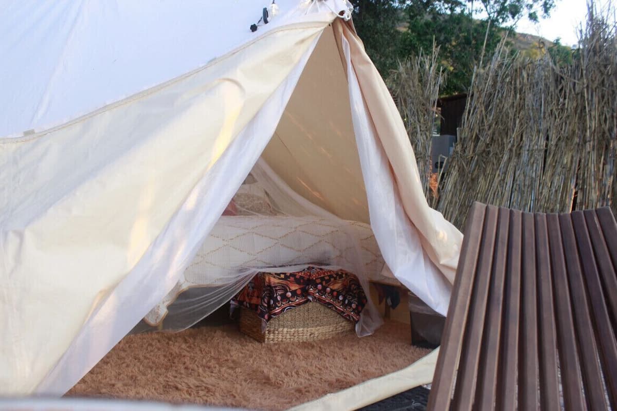Tienda de campaña Prestigio | 1 habitación, ropa de cama de alta calidad y ropa de cama