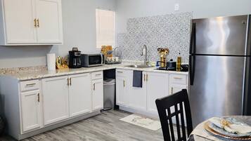 Fridge, stovetop
