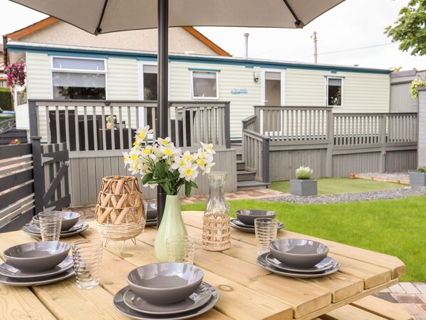 Outdoor dining - Tyn Clwt (Caernarfon)