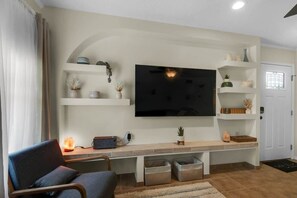 TV, offices - Private-Relaxing, Pool, Dwntwn PNS & Beaches (Pensacola)