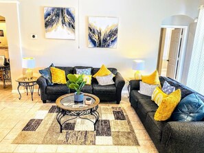 Smart-TV, DVD-Player, Tischtennisplatte, Stereoanlage