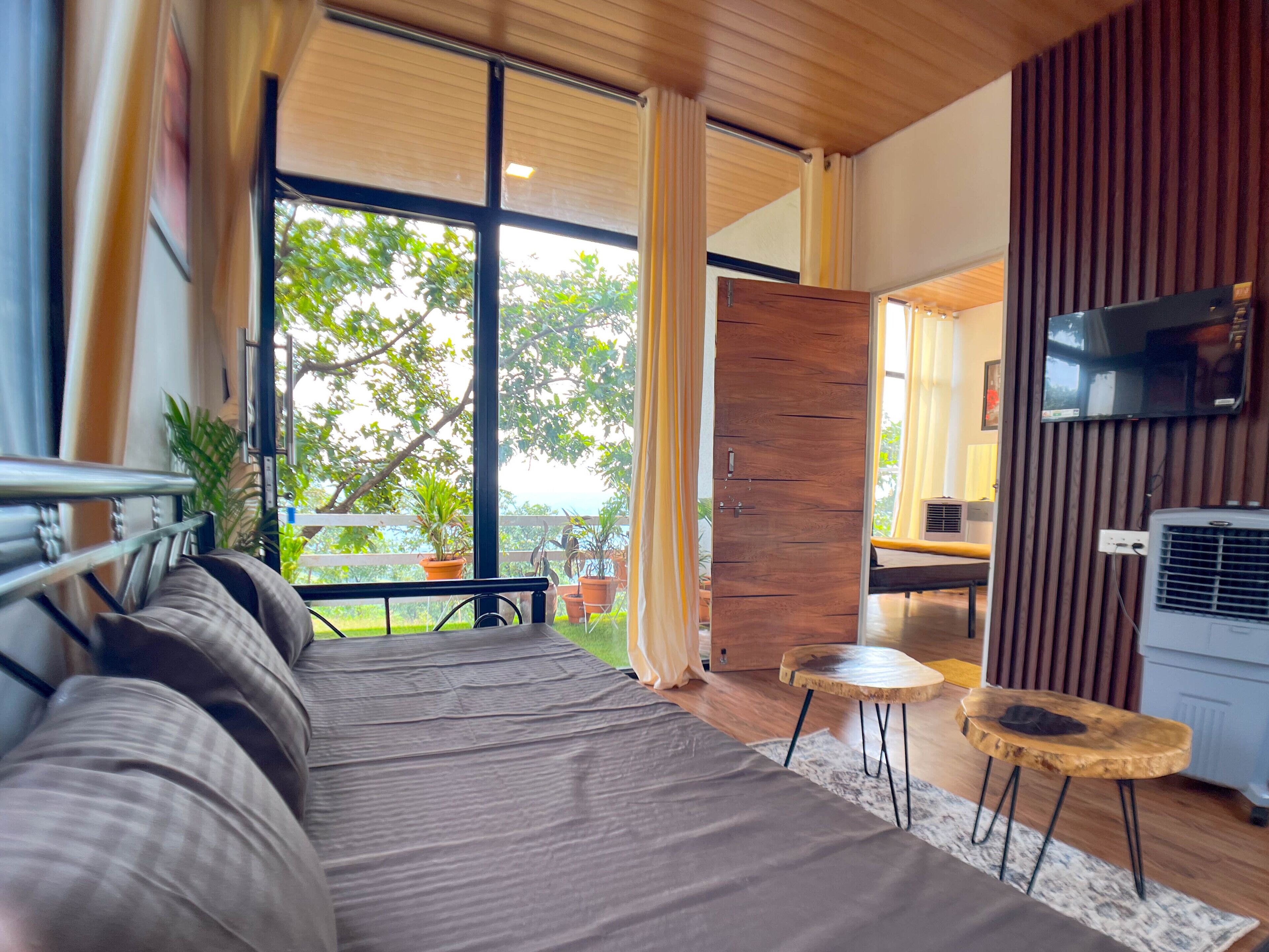 Mango Silva Glasshouse | Living area | 32-inch Smart TV with digital channels