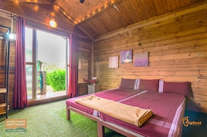 Wooden cottage | Minibar, Bettwäsche