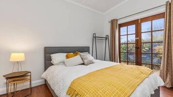 2 bedrooms, iron/ironing board, travel cot, WiFi