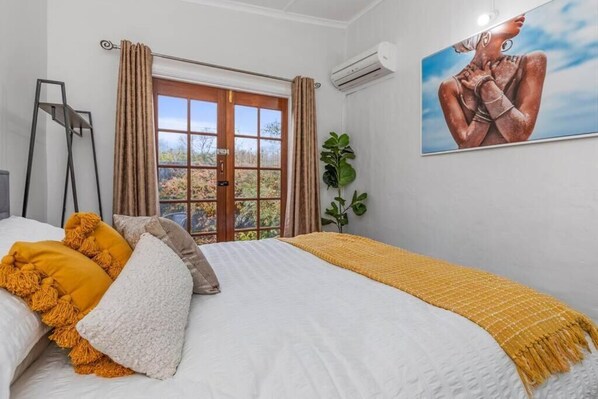 2 bedrooms, iron/ironing board, travel cot, WiFi