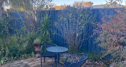 Stylish Lake Albert Cottage. Wagga Wagga