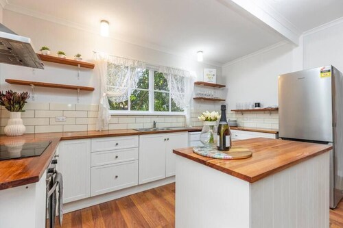 Stylish Lake Albert Cottage. Wagga Wagga
