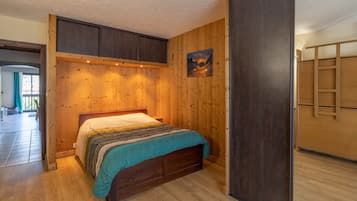 1 bedroom, free WiFi, bed sheets