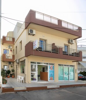 Exterior detail - Apartment In A Hotel "Rania Studio No 8" with Sea View, Shared Terrace & Wi-Fi (?e?s???s??)