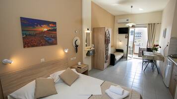 2 chambres, fer et planche à repasser, Wi-Fi gratuit, draps fournis