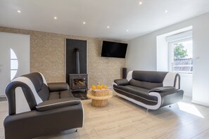 Interior - Holiday Home 'Chez Lili' with Shared Indoor Pool (Meslan)