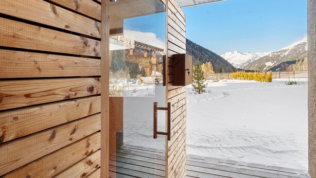A wooden cabin with a wooden door, a balcony, and a snowy mountain view. - Chalet 'Zu Wosser' with Mountain Views, Private Terrace and Garden (San Leonardo in Passiria)