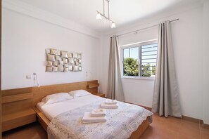 2 bedrooms, bed sheets - Apartment 'Quinta Gomeira 69' with Shared Pool, Shared Garden and Air Conditioning (Cabanas de Tavira)