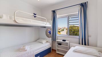 2 bedrooms, bed sheets