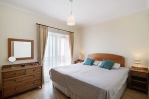 1 bedroom, bed sheets - Apartment 'Quinta Da Gomeira 58' with Shared Pool, Shared Garden and Air Conditioning (Cabanas de Tavira)