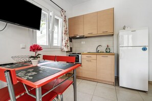 Fridge, stovetop, electric kettle, highchair