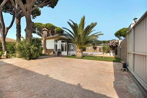 Terrace/patio - Holiday Home 'Andalucia 13' with Private Pool, Wi-Fi and Air Conditioning (Chiclana de la frontera)