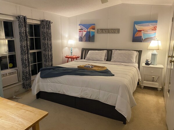 1 bedroom, desk, WiFi, bed sheets