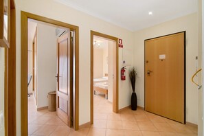 2 quartos, Wi-Fi de cortesia, roupa de cama