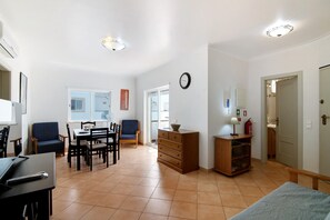 Interior - Apartment 'Quinta Gomeira 74' with Sea View, Shared Pool and Air Conditioning (Cabanas de Tavira)