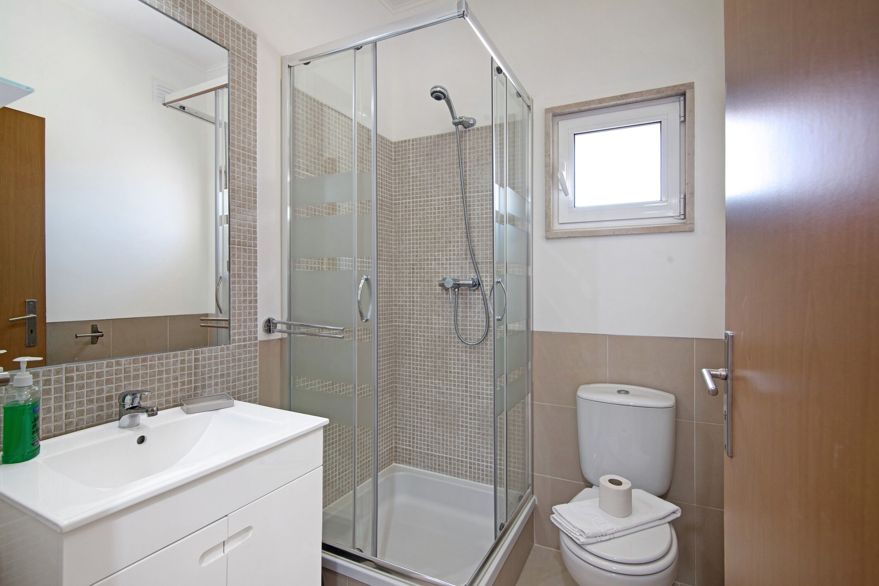 Shower, towels