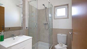 Shower, towels
