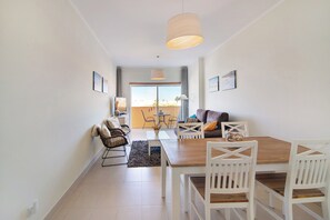 Dining - Holiday Apartment "Royal Cabanas Golf 87" with Sea View, Shared Pool & Private Terrace (Cabanas de Tavira)