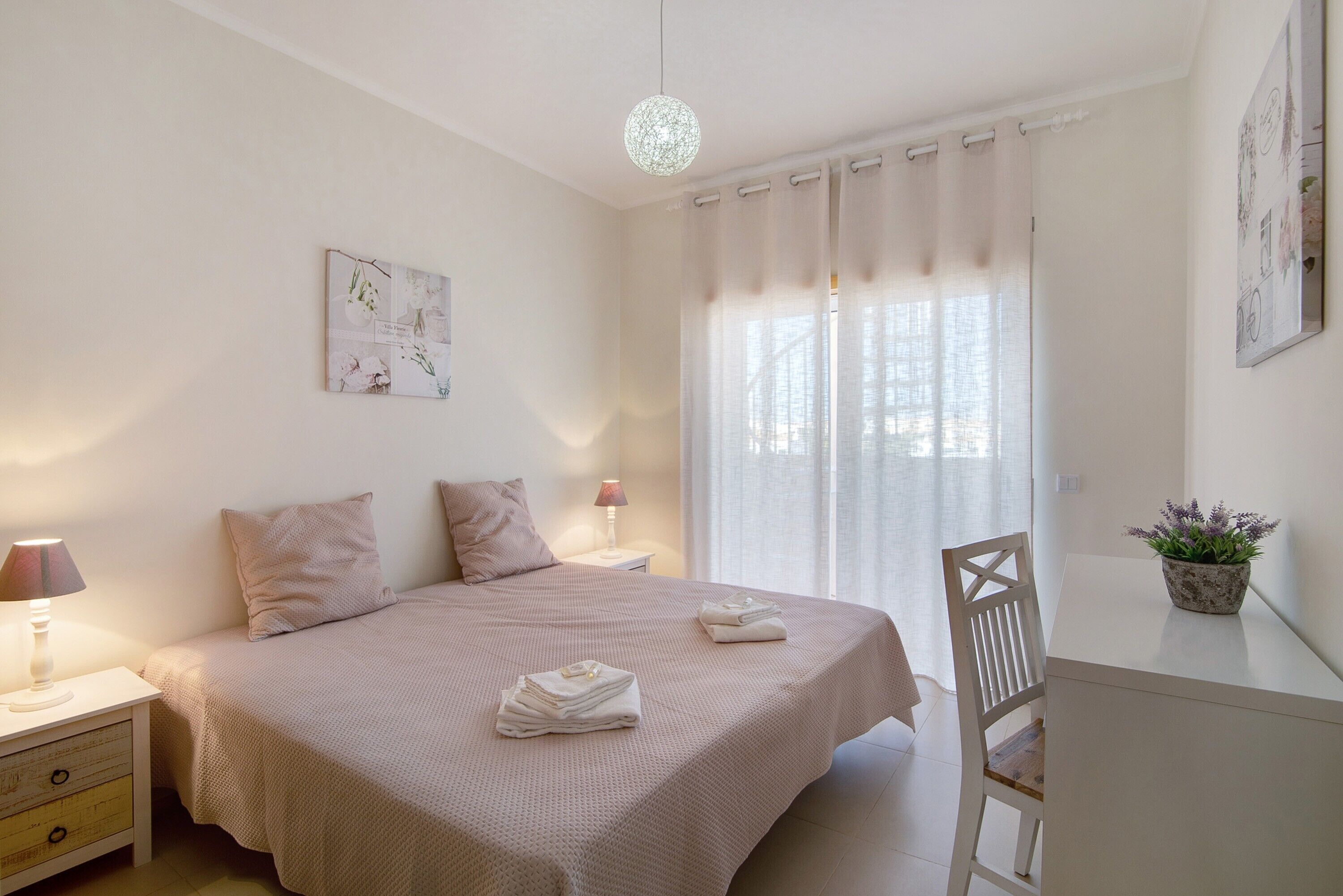2 bedrooms, WiFi (free), bed sheets