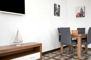 Dining - Holiday Home 'Casa Cala Del Aceite 1' with Private Pool, Private Terrace and Wi-Fi (Conil de la Frontera)