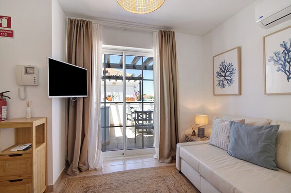 TV - Holiday Apartment 'Formosa Bay 144' with Sea View, Private Terrace & A/C (Cabanas de Tavira)