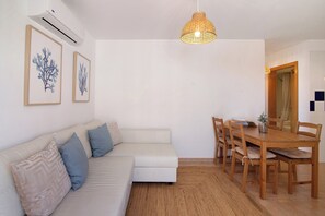 TV - Holiday Apartment 'Formosa Bay 144' with Sea View, Private Terrace & A/C (Cabanas de Tavira)