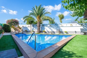 Pool - Villa "Traditional" with Private Pool & Wi-Fi (Creixell)