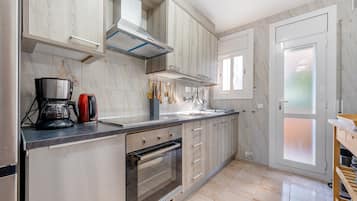 Refrigerador, microondas, parrilla de estufa y lavavajillas