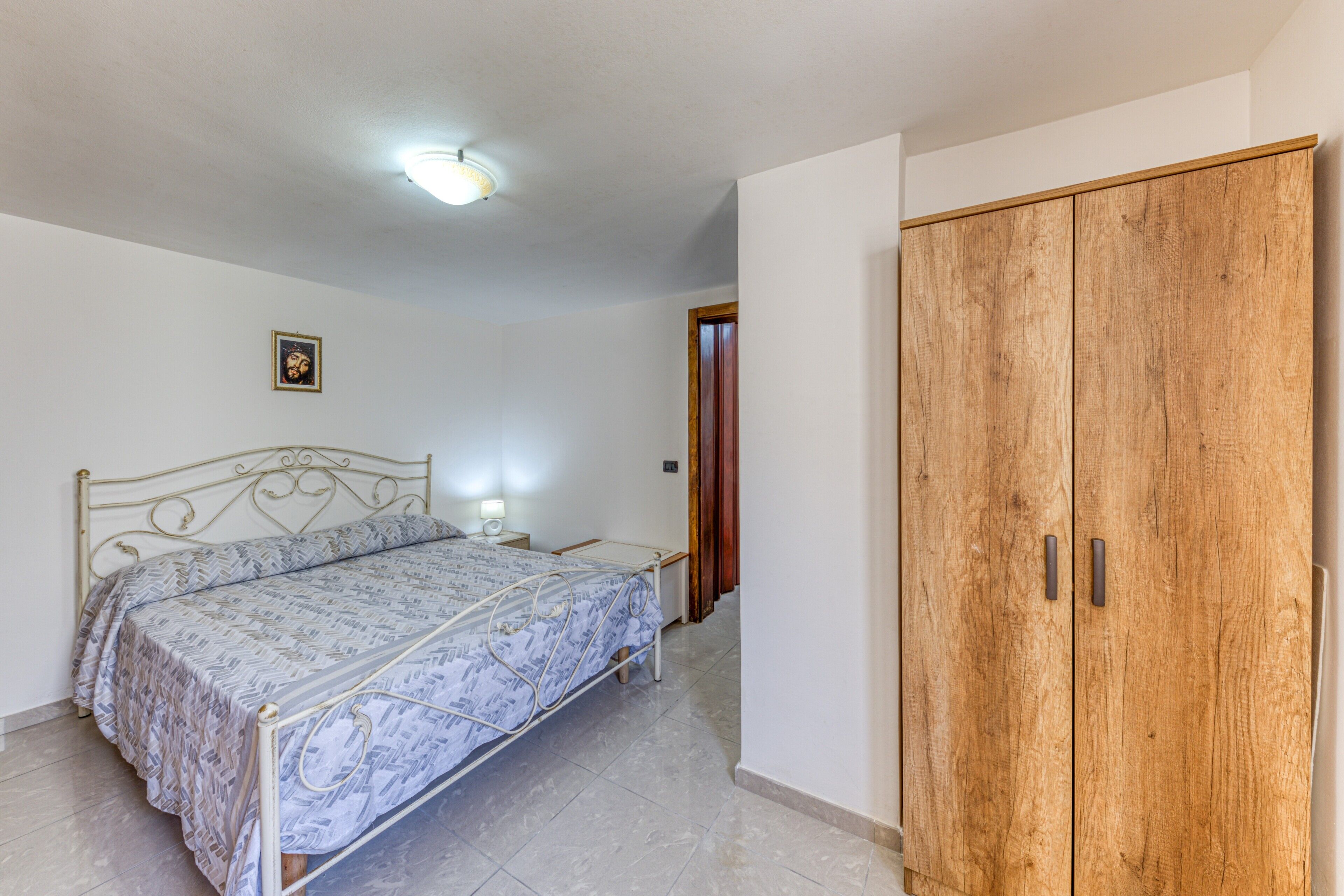 2 sovrum, strykjärn/strykbräda och sängkläder