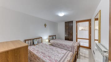 2 chambres, fer et planche Ă repasser, draps fournis