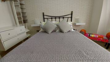 1 sovrum, strykjÀrn/strykbrÀda, gratis wi-fi och sÀngklÀder