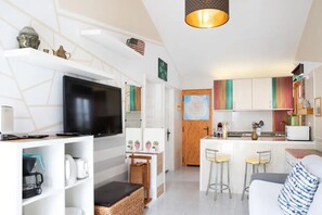 TV - Vacation Apartment 'Arcoiris El Yumbo' with Shared Pool, Private Terrace and Wi-Fi (Maspalomas)