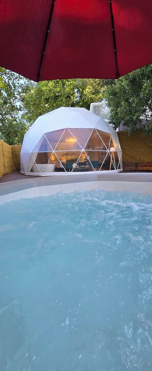 Private spa tub