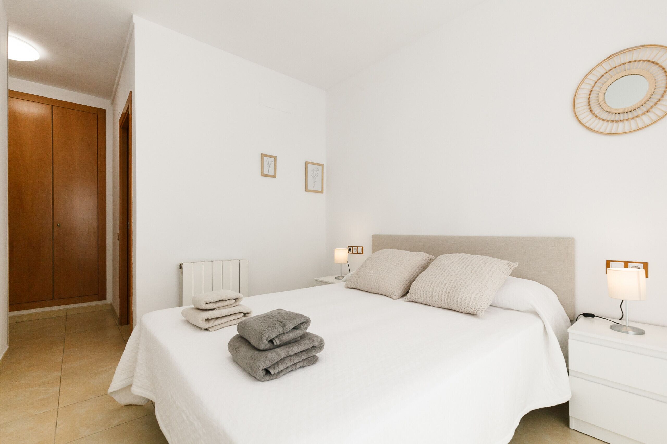 2 bedrooms, iron/ironing board, bed sheets