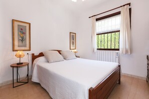 3 slaapkamers, een strijkplank/strijkijzer, beddengoed