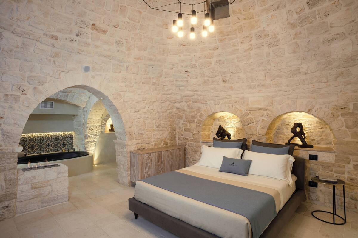 Junior Suite | 1 bedroom, in-room safe, soundproofing, iron/ironing board (on request)