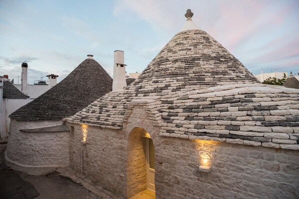 Exterior - La Mandorla Luxury Trulli (Alberobello)