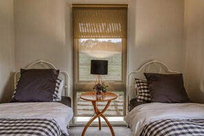 4 bedrooms, iron/ironing board, WiFi, bed sheets - Magnificent Serene Country Retreat
(Seymour)