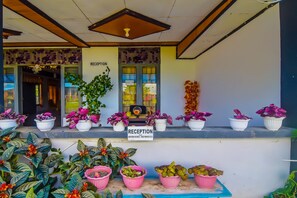 Reception - Hotel O Filadelfia Resto & Penginapan Near Benteng Moraya (Manado)