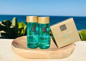 Poreamme, hiustenkuivaaja, pyyhkeet, saippua