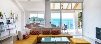 Zenith Apartment by DuHomes