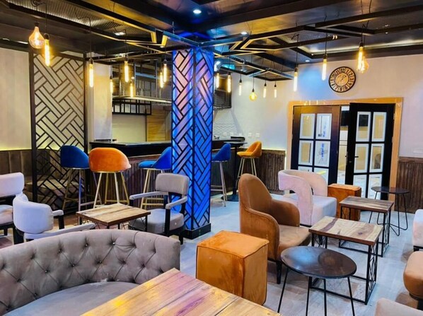 20 bars/lounges - Marmaris Hotels & Suites (Owerri)