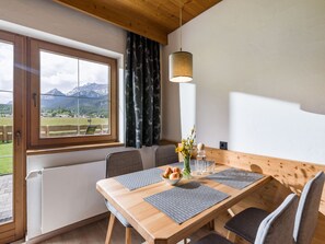 Dining - Apartment Glücksmoment I - with approx. 50sqm - Alpenhotel Karwendel (Leutasch)