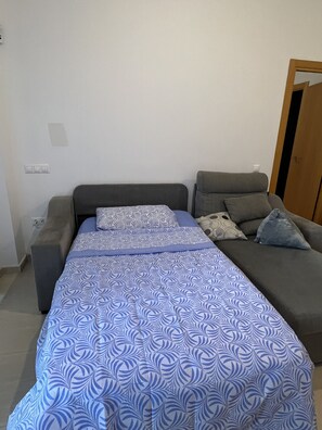 1 chambre, fer et planche à repasser, Wi-Fi gratuit, draps fournis